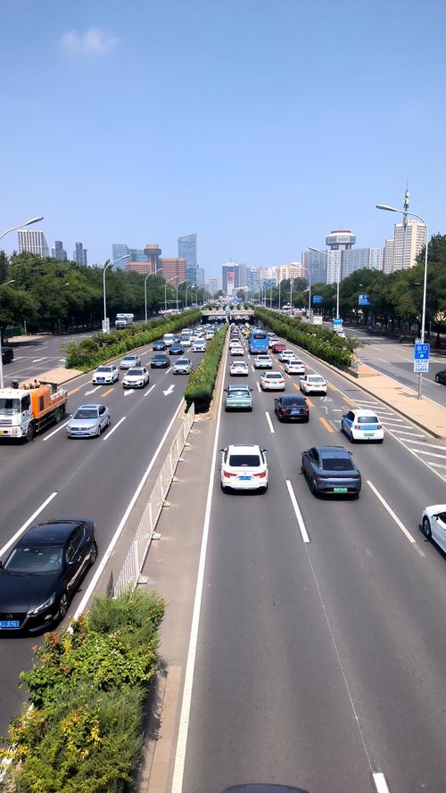 北京市区车辆川流不息